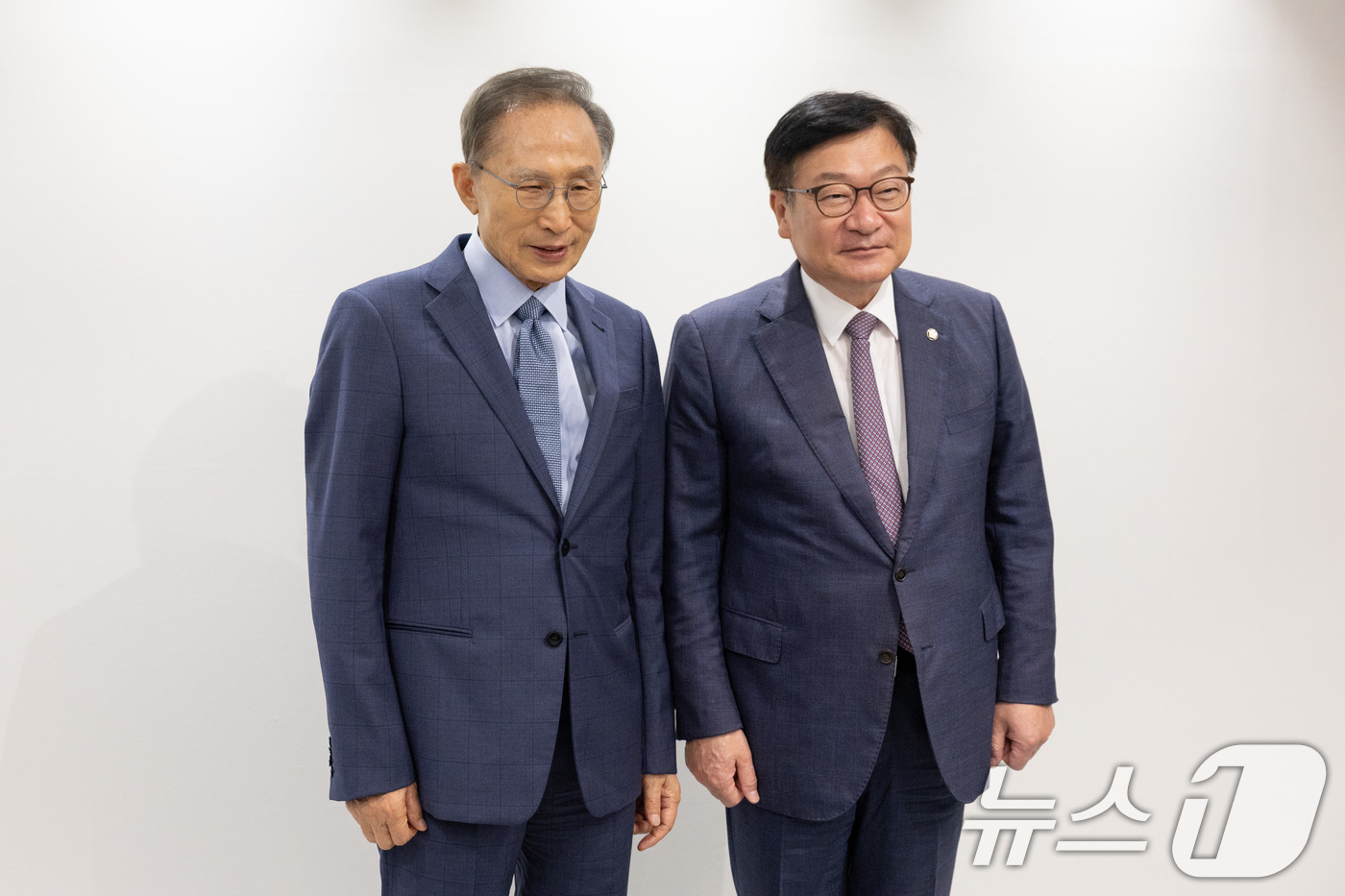 (서울=뉴스1) 국회사진기자단 = 정점식 국민의힘 원내대표가 31일 서울 서초구 영포빌딩에서 이명박 전 대통령을 예방하고 있다. 2026.8.31/뉴스1