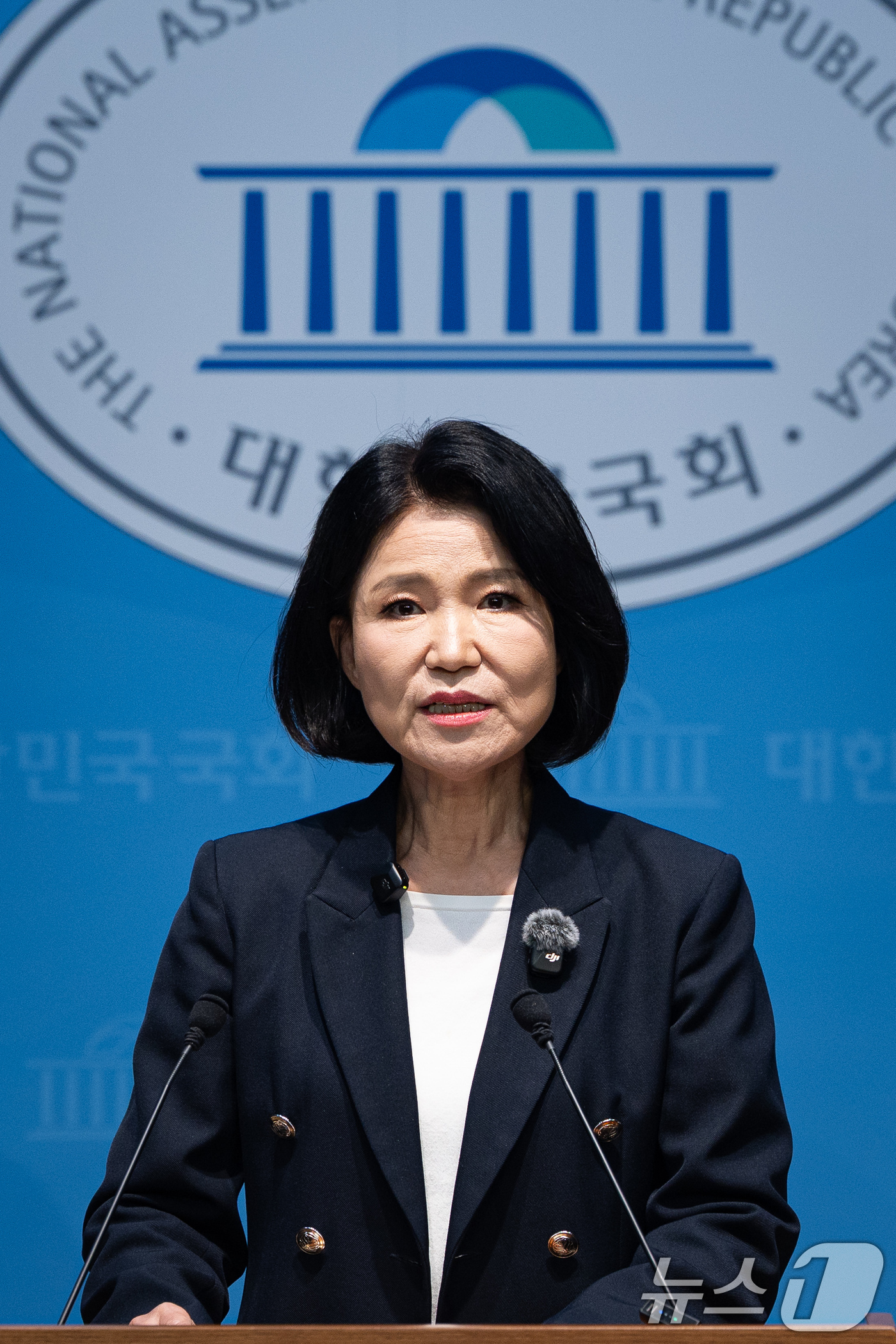 (서울=뉴스1) 유승관 기자 = 이진숙 국민의힘 의원이 31일 서울 여의도 국회 소통관에서 기자회견을 열고 김민석 더불어민주당 대표가 자신을 '여자 전두환'이라고 부른 것에 대한 …