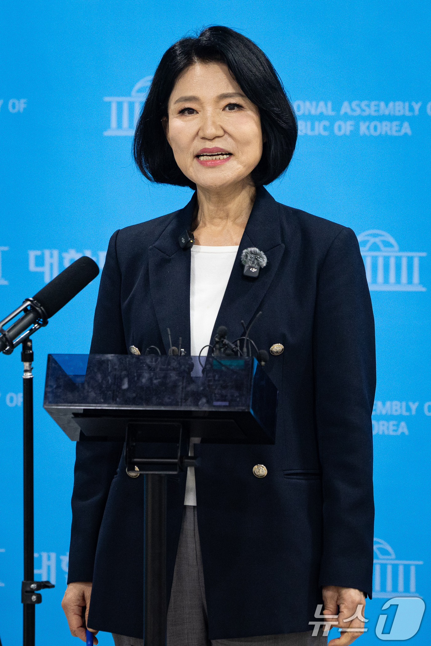 (서울=뉴스1) 유승관 기자 = 이진숙 국민의힘 의원이 31일 서울 여의도 국회 소통관에서 기자회견을 열고 김민석 더불어민주당 대표가 자신을 '여자 전두환'이라고 부른 것에 대한 …