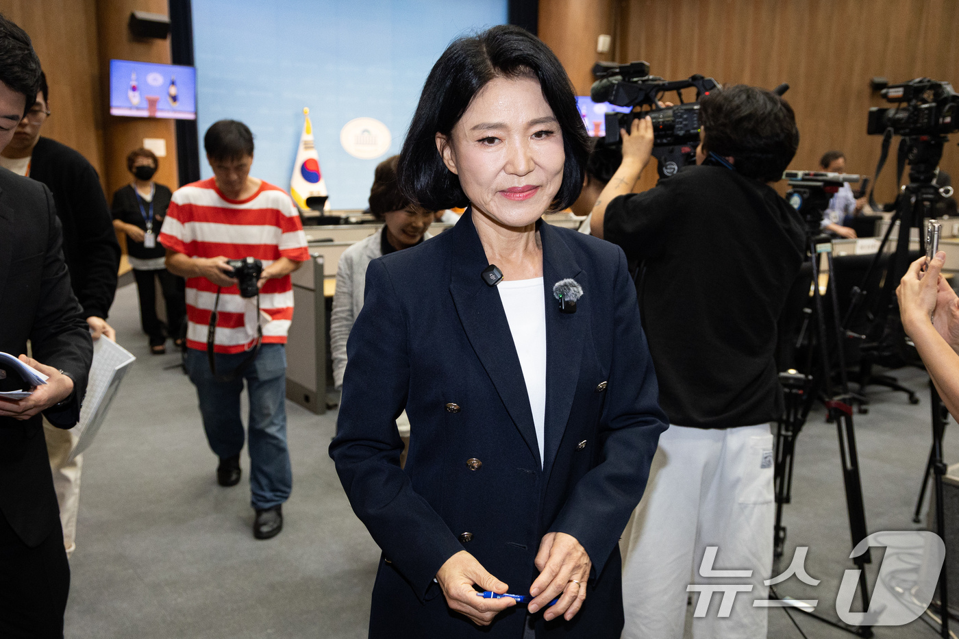 (서울=뉴스1) 유승관 기자 = 이진숙 국민의힘 의원이 31일 서울 여의도 국회 소통관에서 기자회견을 열고 김민석 더불어민주당 대표가 자신을 '여자 전두환'이라고 부른 것에 대한 …