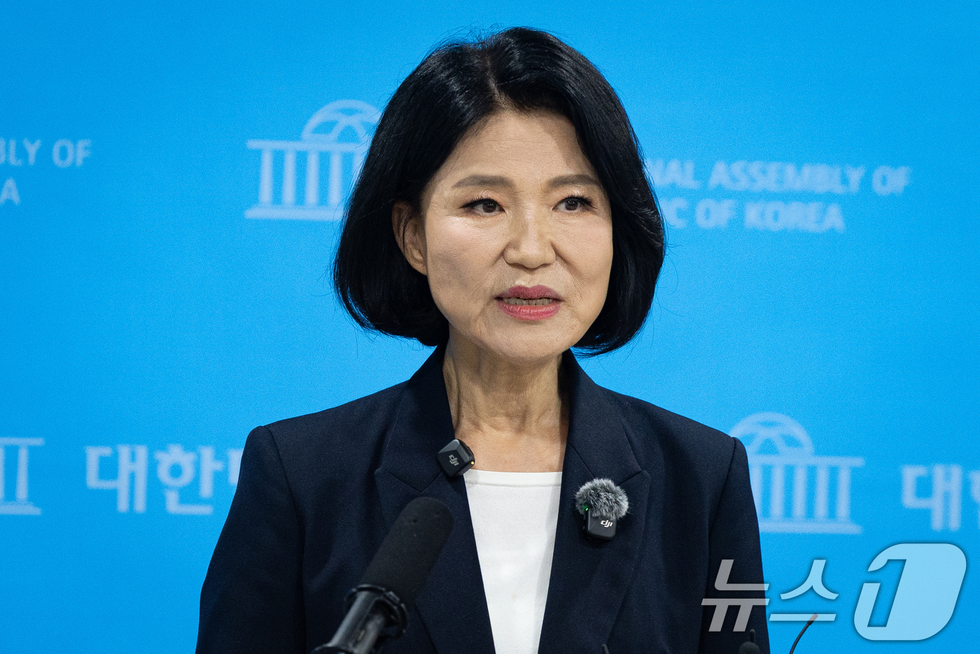 (서울=뉴스1) 유승관 기자 = 이진숙 국민의힘 의원이 31일 서울 여의도 국회 소통관에서 기자회견을 열고 김민석 더불어민주당 대표가 자신을 '여자 전두환'이라고 부른 것에 대한 …