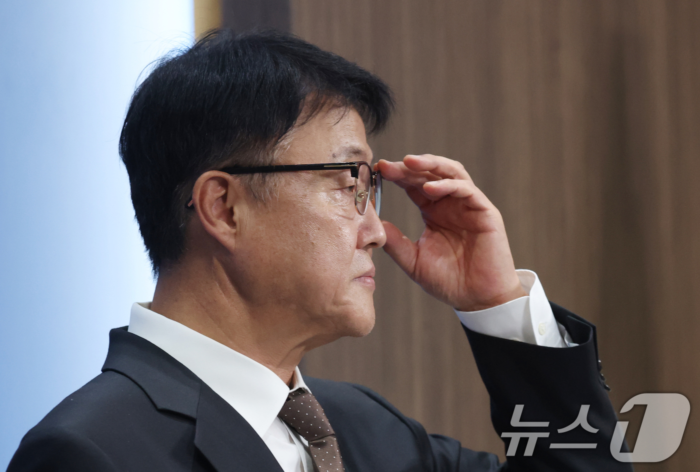 (수원=뉴스1) 김영운 기자 = 주형철 경기도 경제부지사가 31일 경기 수원시 영통구 경기도청에서 재정위기 극복 전략 TF 활동 보고 브리핑을 하고 있다. 2026.8.31/뉴스1 …