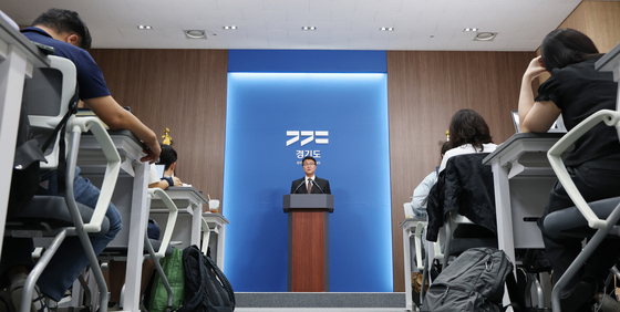 재정위기 극복 전략 TF 활동 보고 브리핑 하는 주형철 경제부지사