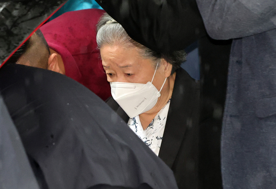 한학자 총재, 정치자금법·청탁금지법 징역형
