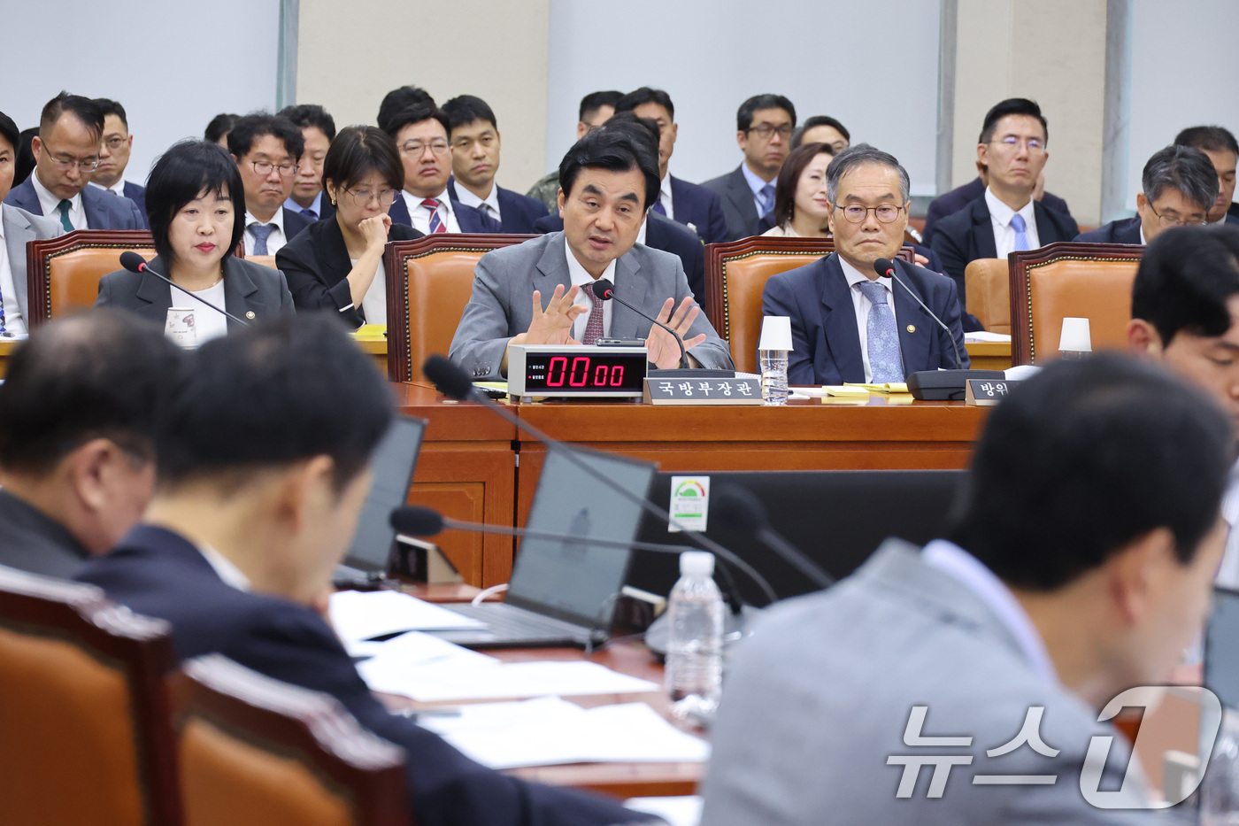 (서울=뉴스1) 신웅수 기자 = 안규백 국방부 장관이 31일 서울 여의도 국회에서 열린 국방위원회 전체회의에서 의원 질의에 답변하고 있다. 2026.8.31/뉴스1