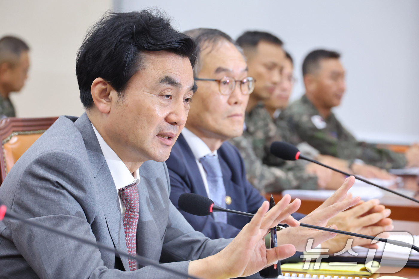 (서울=뉴스1) 신웅수 기자 = 안규백 국방부 장관이 31일 서울 여의도 국회에서 열린 국방위원회 전체회의에서 의원 질의에 답변하고 있다. 2026.8.31/뉴스1