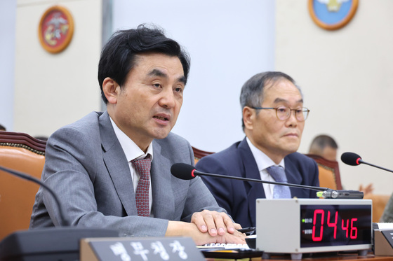현안 답변하는 안규백 장관