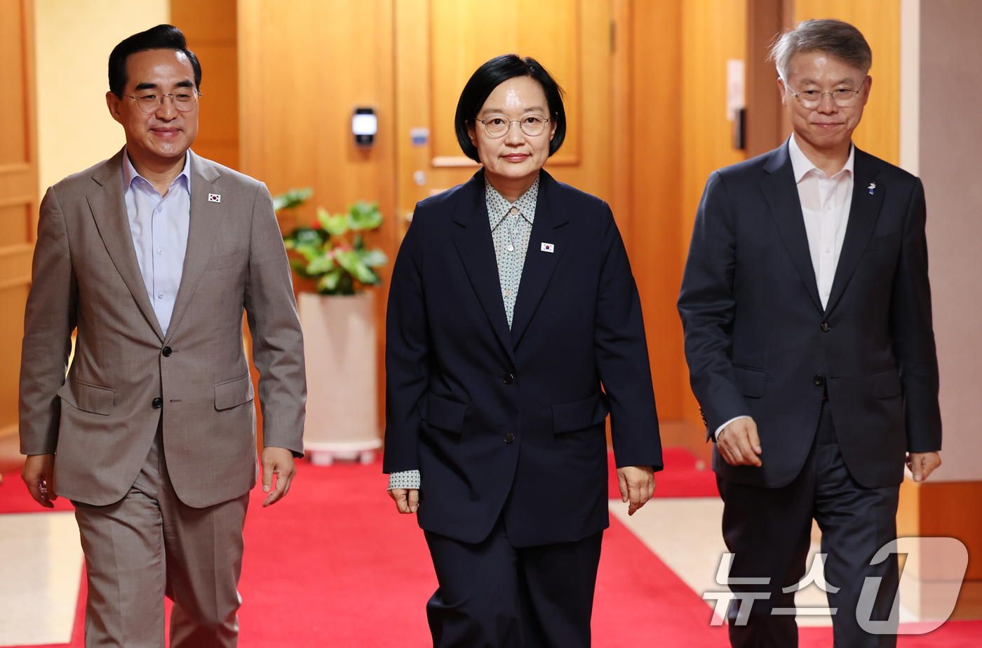 (서울=뉴스1) 이종덕 기자 = 한성숙 국무총리와 박홍근 기획예산처 장관, 민형배 전남광주특별시장이 31일 서울 종로구 정부서울청사에서 열린 전남광주통합특별시 지원위원회 첫 회의에 …