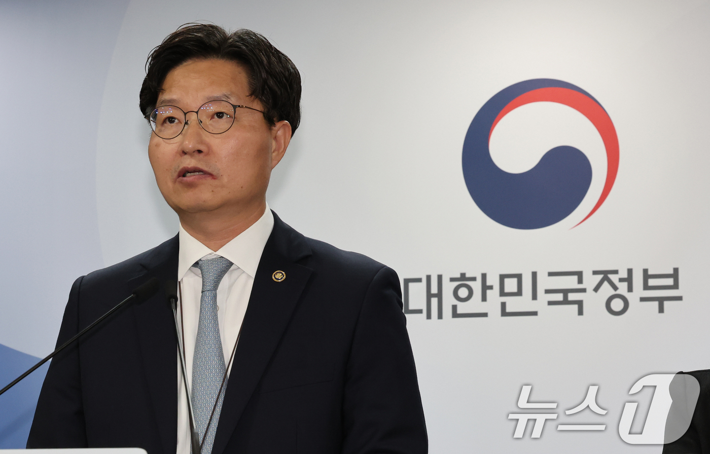 (서울=뉴스1) 이종덕 기자 = 구혁채 과학기술정보통신부차관이 31일 서울 종로구 정부서울청사에서 2027년도 예산안 편성 브리핑을 하고 있다. 과기정통부에 편성된 예산안은  올해 …