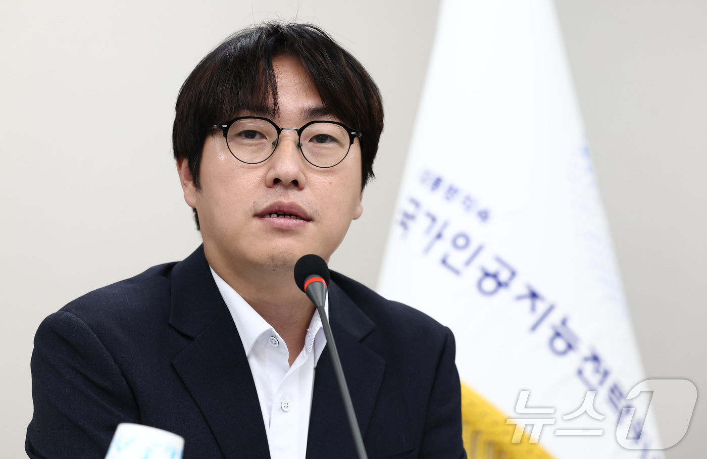 (서울=뉴스1) 김민지 기자 = 하정우 국가인공지능전략위원회 신임 상근부위원장이 31일 서울 중구 국가인공지능전략위원회에서 열린 취임 인사 및 기자간담회에서 소회를 밝히고 있다. …