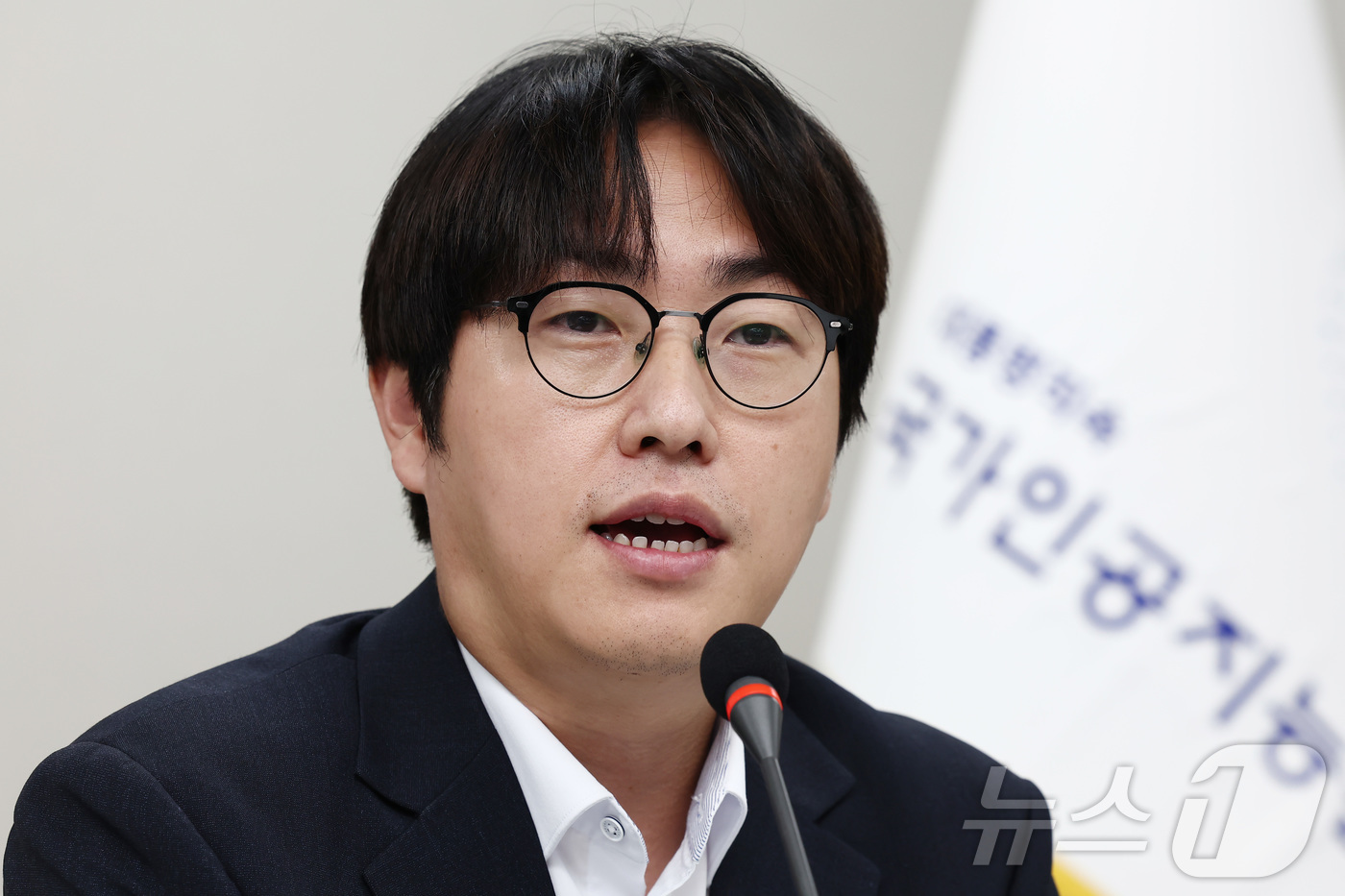 (서울=뉴스1) 김민지 기자 = 하정우 국가인공지능전략위원회 신임 상근부위원장이 31일 서울 중구 국가인공지능전략위원회에서 열린 취임 인사 및 기자간담회에서 소회를 밝히고 있다. …