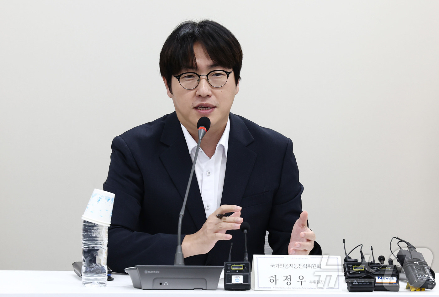 (서울=뉴스1) 김민지 기자 = 하정우 국가인공지능전략위원회 신임 상근부위원장이 31일 서울 중구 국가인공지능전략위원회에서 열린 취임 인사 및 기자간담회에서 발언하고 있다. 202 …