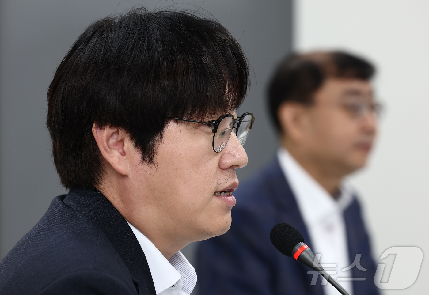 (서울=뉴스1) 김민지 기자 = 하정우 국가인공지능전략위원회 신임 상근부위원장이 31일 서울 중구 국가인공지능전략위원회에서 열린 취임 인사 및 기자간담회에서 발언하고 있다. 202 …