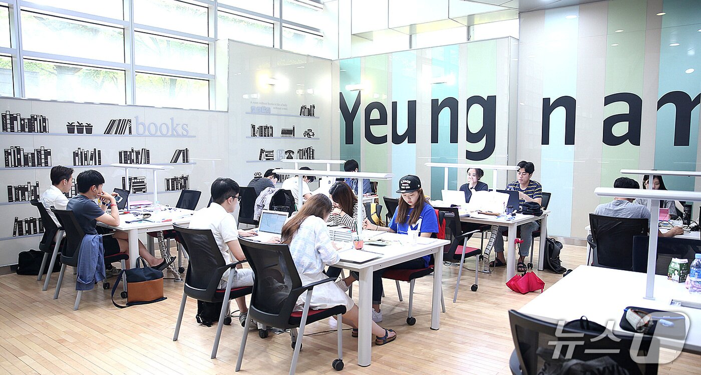 본문 이미지 - 영남대는 9월 7~11일 2027학년도 수시모집 원서를 접수한다. 사진은 영남대 도서관 모습. (영남대 제공. 재판매 및 DB금지)