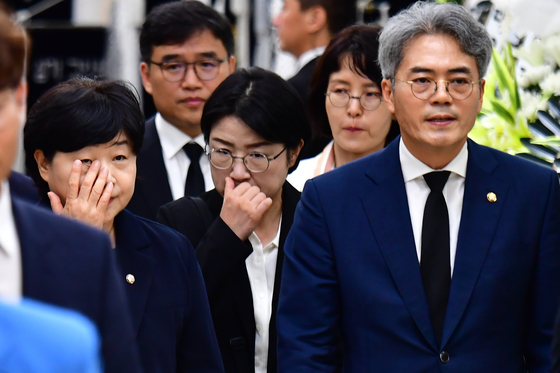 서영교, 조희대 부친상 조문…"위로만 전달, 재제청 얘긴 안 해"