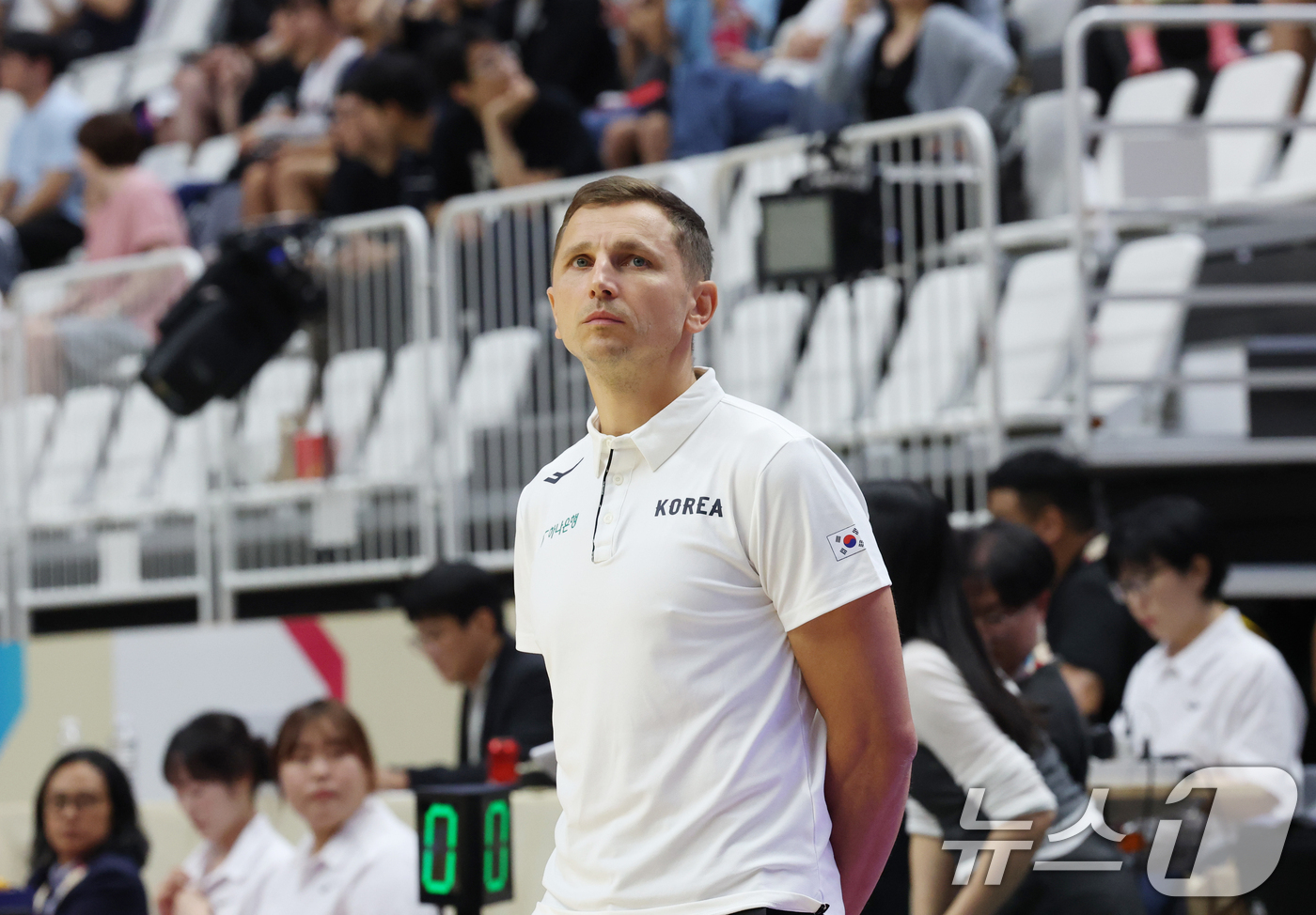 (수원=뉴스1) 김영운 기자 = 31일 경기 수원시 권선구 수원KT소닉붐아레나에서 열린 2027 FIBA 농구 월드컵 아시아 예선 2라운드 윈도우4, 한국과 사우디아라비아의 경기에 …