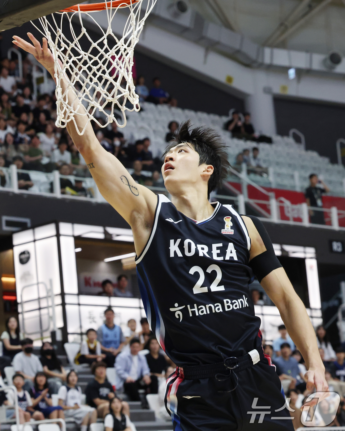 (수원=뉴스1) 김영운 기자 = 31일 경기 수원시 권선구 수원KT소닉붐아레나에서 열린 2027 FIBA 농구 월드컵 아시아 예선 2라운드 윈도우4, 한국과 사우디아라비아의 경기에 …