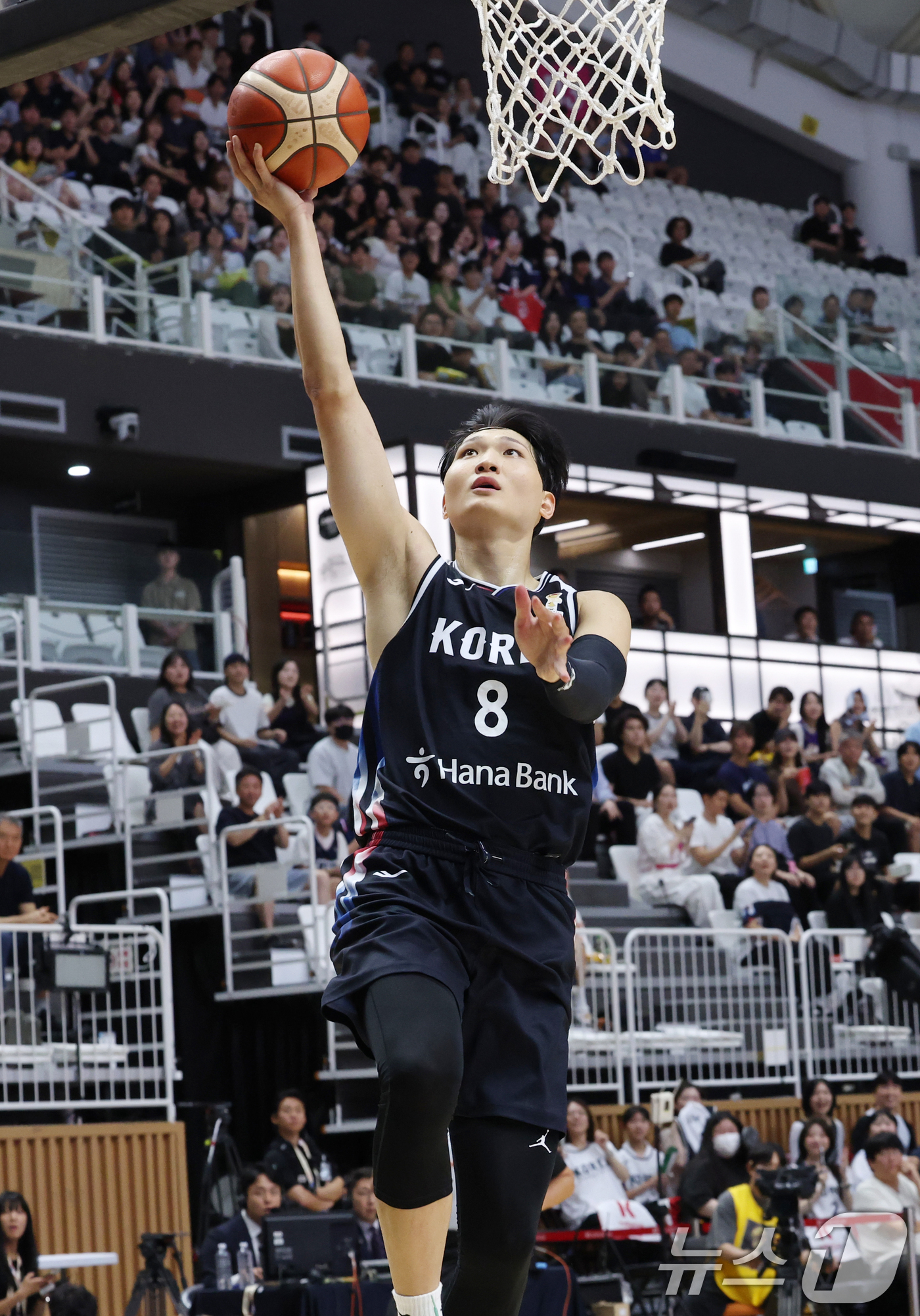 (수원=뉴스1) 김영운 기자 = 31일 경기 수원시 권선구 수원KT소닉붐아레나에서 열린 2027 FIBA 농구 월드컵 아시아 예선 2라운드 윈도우4, 한국과 사우디아라비아의 경기에 …