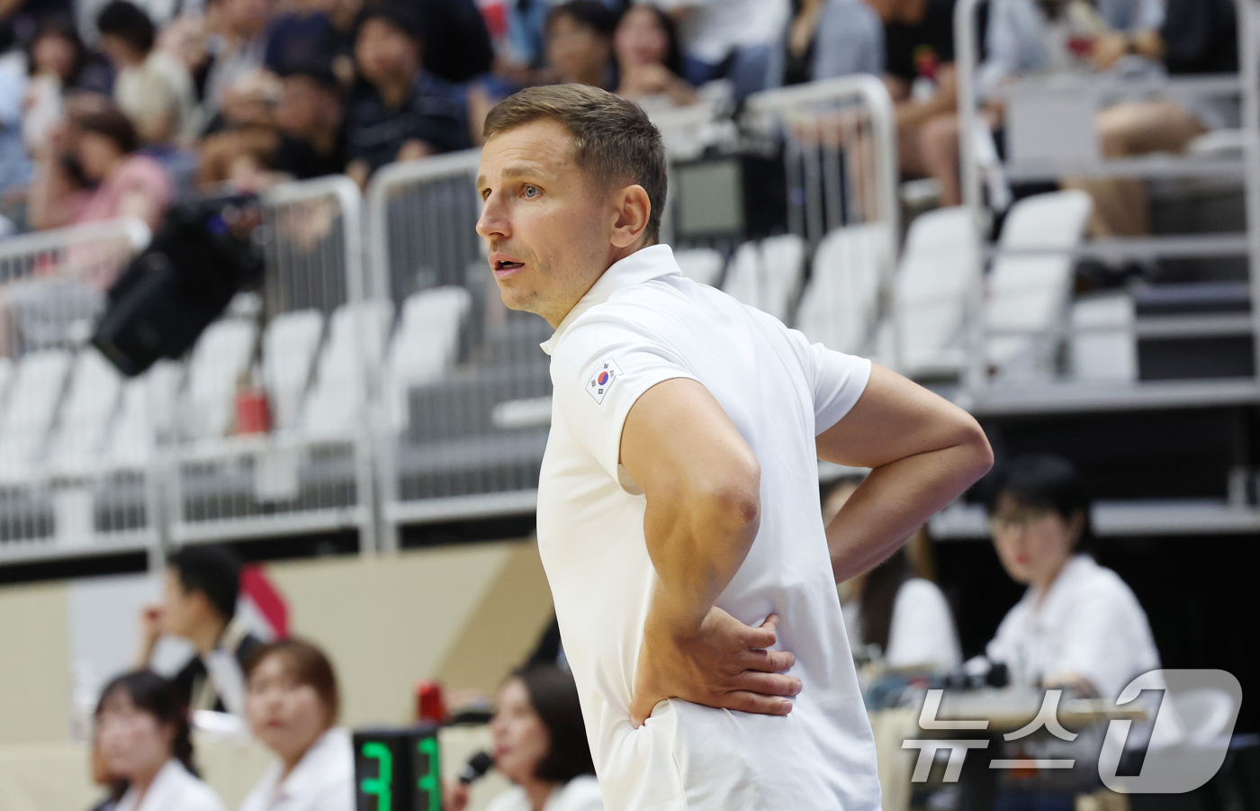 (수원=뉴스1) 김영운 기자 = 31일 경기 수원시 권선구 수원KT소닉붐아레나에서 열린 2027 FIBA 농구 월드컵 아시아 예선 2라운드 윈도우4, 한국과 사우디아라비아의 경기에 …
