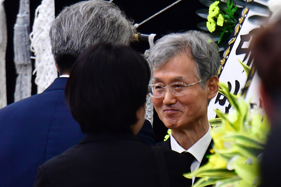 조희대 대법원장, 김상환 헌재소장 배웅