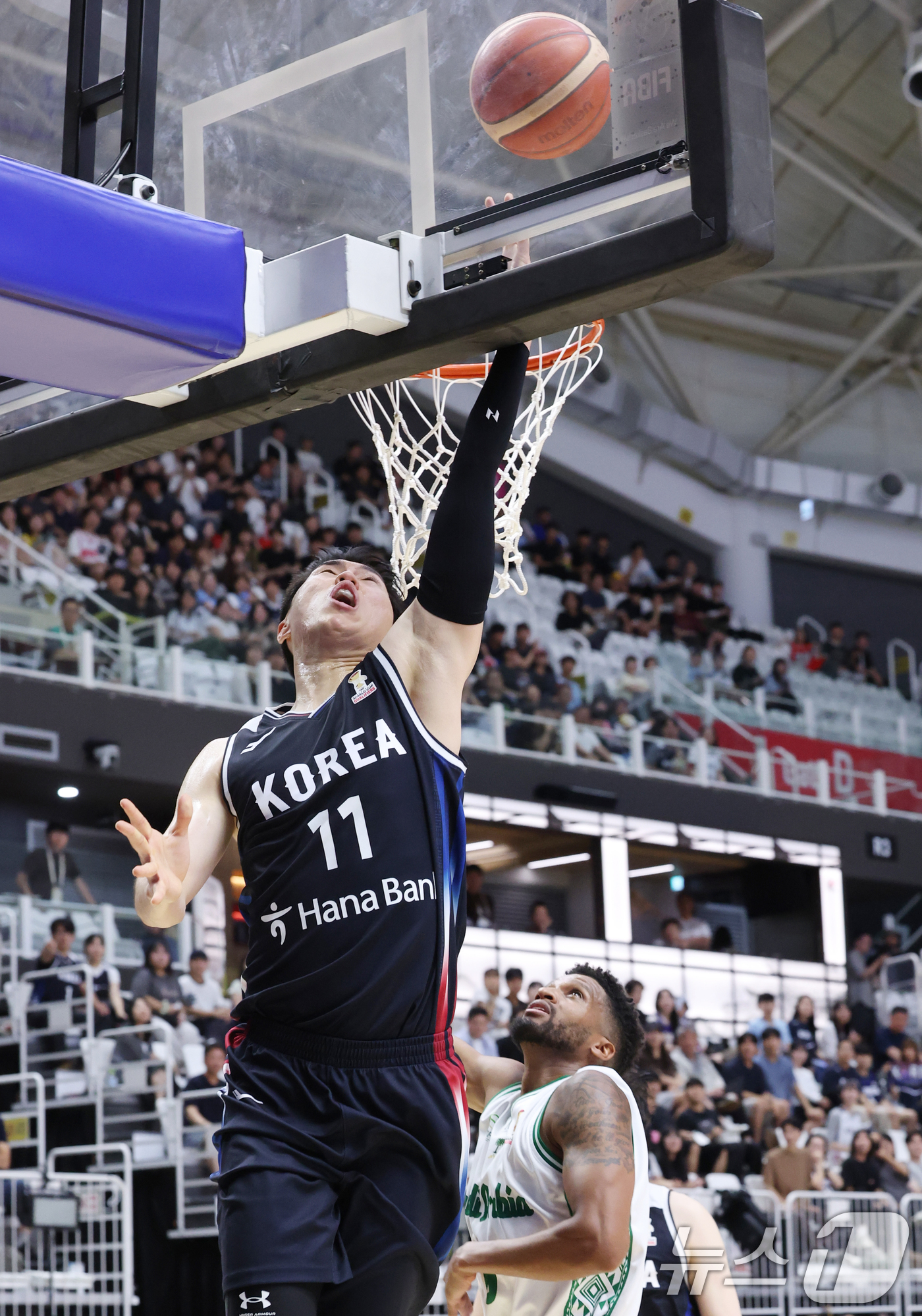 (수원=뉴스1) 김영운 기자 = 31일 경기 수원시 권선구 수원KT소닉붐아레나에서 열린 2027 FIBA 농구 월드컵 아시아 예선 2라운드 윈도우4, 한국과 사우디아라비아의 경기에 …