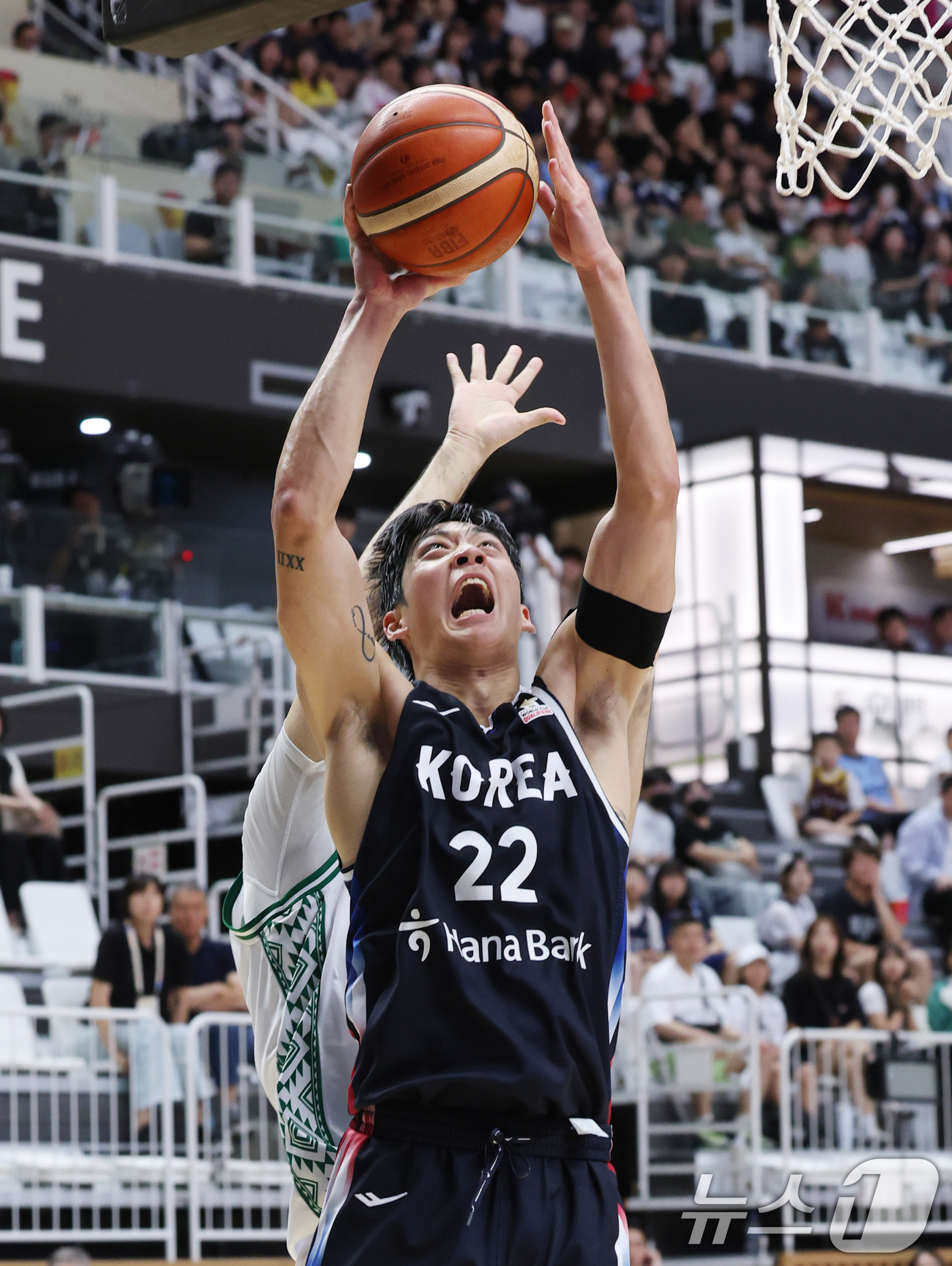 (수원=뉴스1) 김영운 기자 = 31일 경기 수원시 권선구 수원KT소닉붐아레나에서 열린 2027 FIBA 농구 월드컵 아시아 예선 2라운드 윈도우4, 한국과 사우디아라비아의 경기에 …