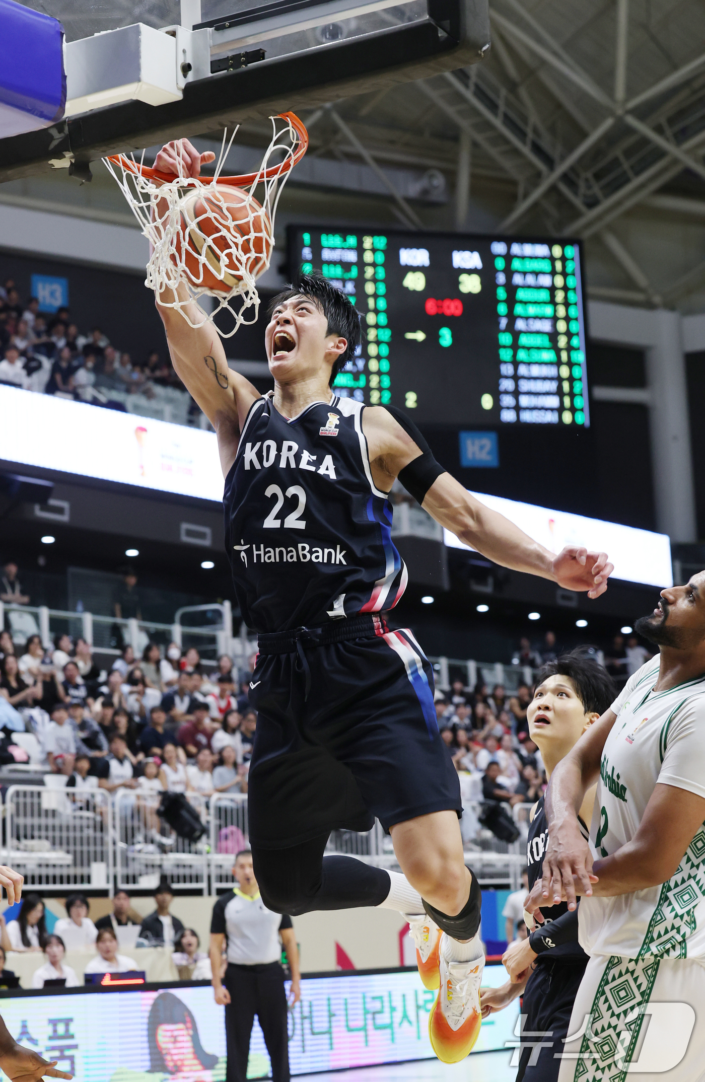 (수원=뉴스1) 김영운 기자 = 31일 경기 수원시 권선구 수원KT소닉붐아레나에서 열린 2027 FIBA 농구 월드컵 아시아 예선 2라운드 윈도우4, 한국과 사우디아라비아의 경기에 …