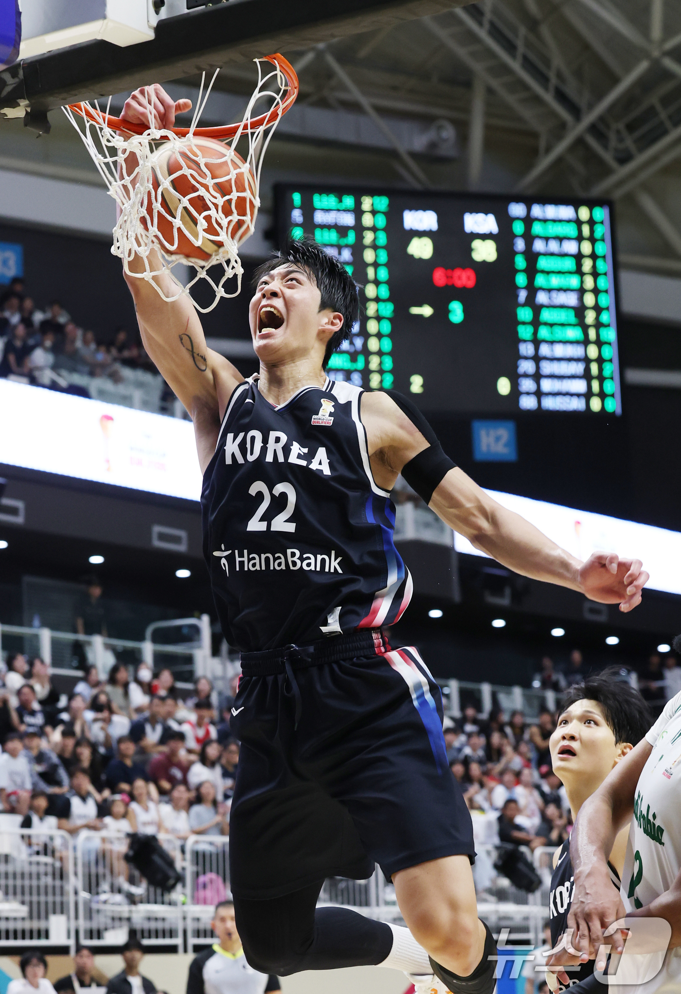 (수원=뉴스1) 김영운 기자 = 31일 경기 수원시 권선구 수원KT소닉붐아레나에서 열린 2027 FIBA 농구 월드컵 아시아 예선 2라운드 윈도우4, 한국과 사우디아라비아의 경기에 …