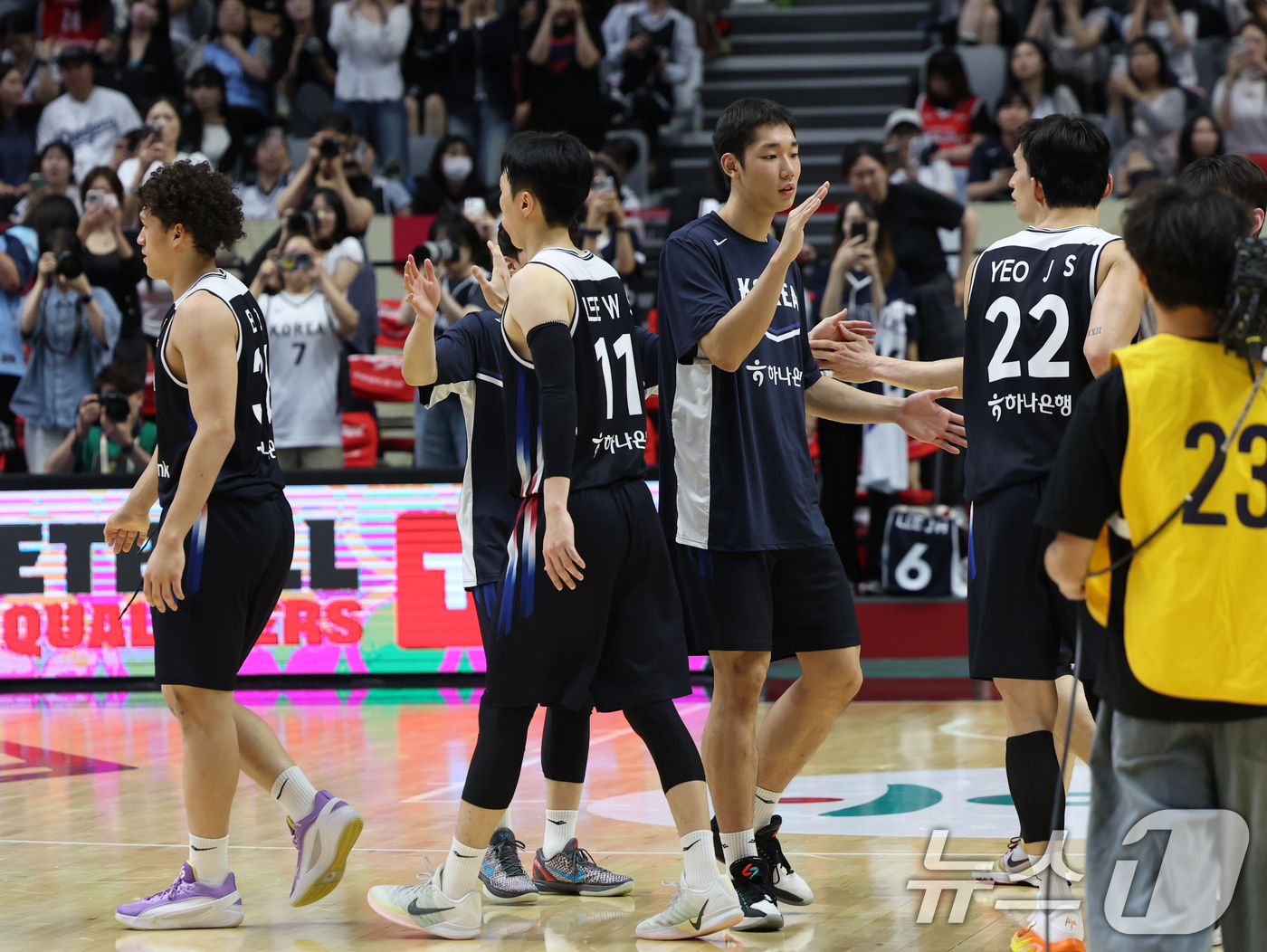 (수원=뉴스1) 김영운 기자 = 31일 경기 수원시 권선구 수원KT소닉붐아레나에서 열린 2027 FIBA 농구 월드컵 아시아 예선 2라운드 윈도우4, 한국과 사우디아라비아의 경기에 …