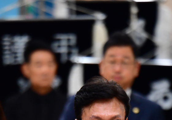 김민석, 조희대 부친상 조문…대법관 재제청 묵묵부답