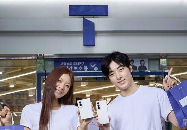 SKT, '갤럭시Z' 사전 판매 흥행…2040 고객 잡고 혜택 이어간다