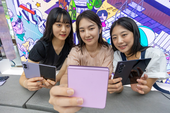 '1030·여성' 홀린 갤럭시Z8 인기 비결은…'3M 기능'