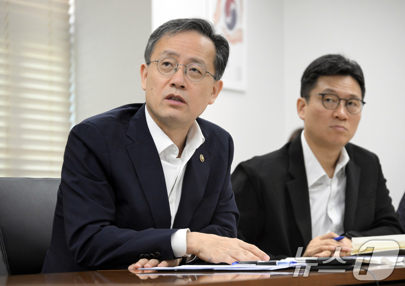 (서울=뉴스1) = 이형일 재정경제부 차관이 4일 서울 종로구 정부서울청사에서 '제72차 물가관계차관회의'를 주재하고 모두발언을 하고 있다. (재정경제부 제공. 재판매 및 DB 금 …