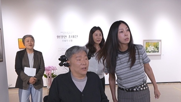 '같이 삽시다' 황신혜 동생 29세에 사고로 전신마비…'구족화가' 삶 공개