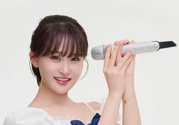 김다현, 정규 4집 '이모티콘' 발매…첫 자작곡 수록