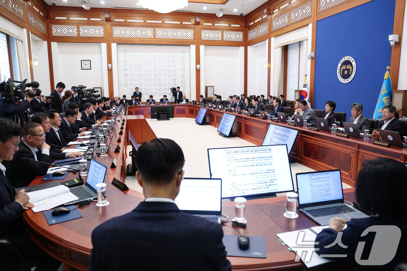 (서울=뉴스1) 이재명 기자 = 이재명 대통령이 4일 청와대에서 열린 국무회의에서 발언을 하고 있다. (청와대통신사진기자단) 2026.8.4/뉴스1