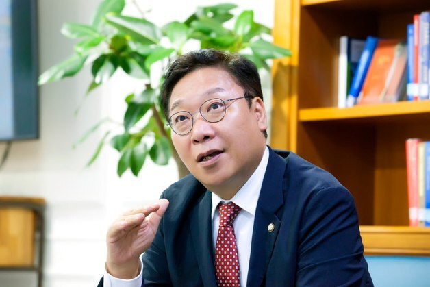 정연욱 "협치도, 예산 반납도 구민 위한 것"…수영구의회 행보 평가