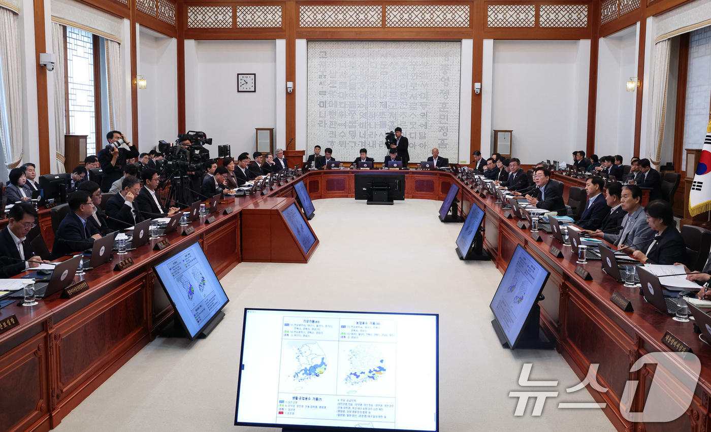 (서울=뉴스1) 이재명 기자 = 이재명 대통령이 4일 청와대에서 열린 국무회의에서 발언을 하고 있다. (청와대통신사진기자단) 2026.8.4/뉴스1