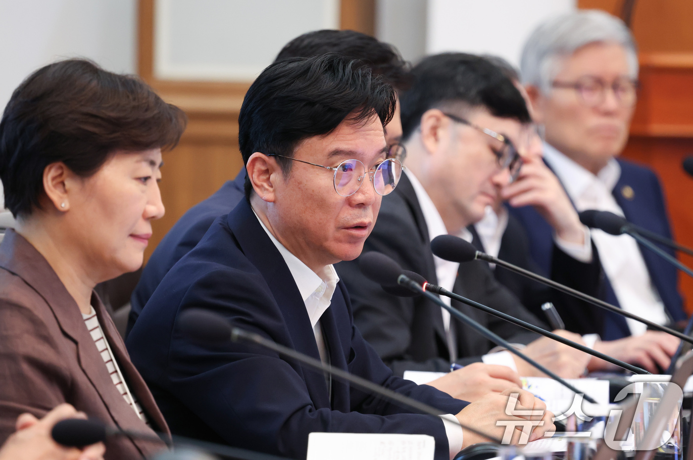 (서울=뉴스1) 이재명 기자 = 김영훈 고용노동부 장관이 4일 청와대에서 열린 국무회의에서 발언을 하고 있다. (청와대통신사진기자단) 2026.8.4/뉴스1