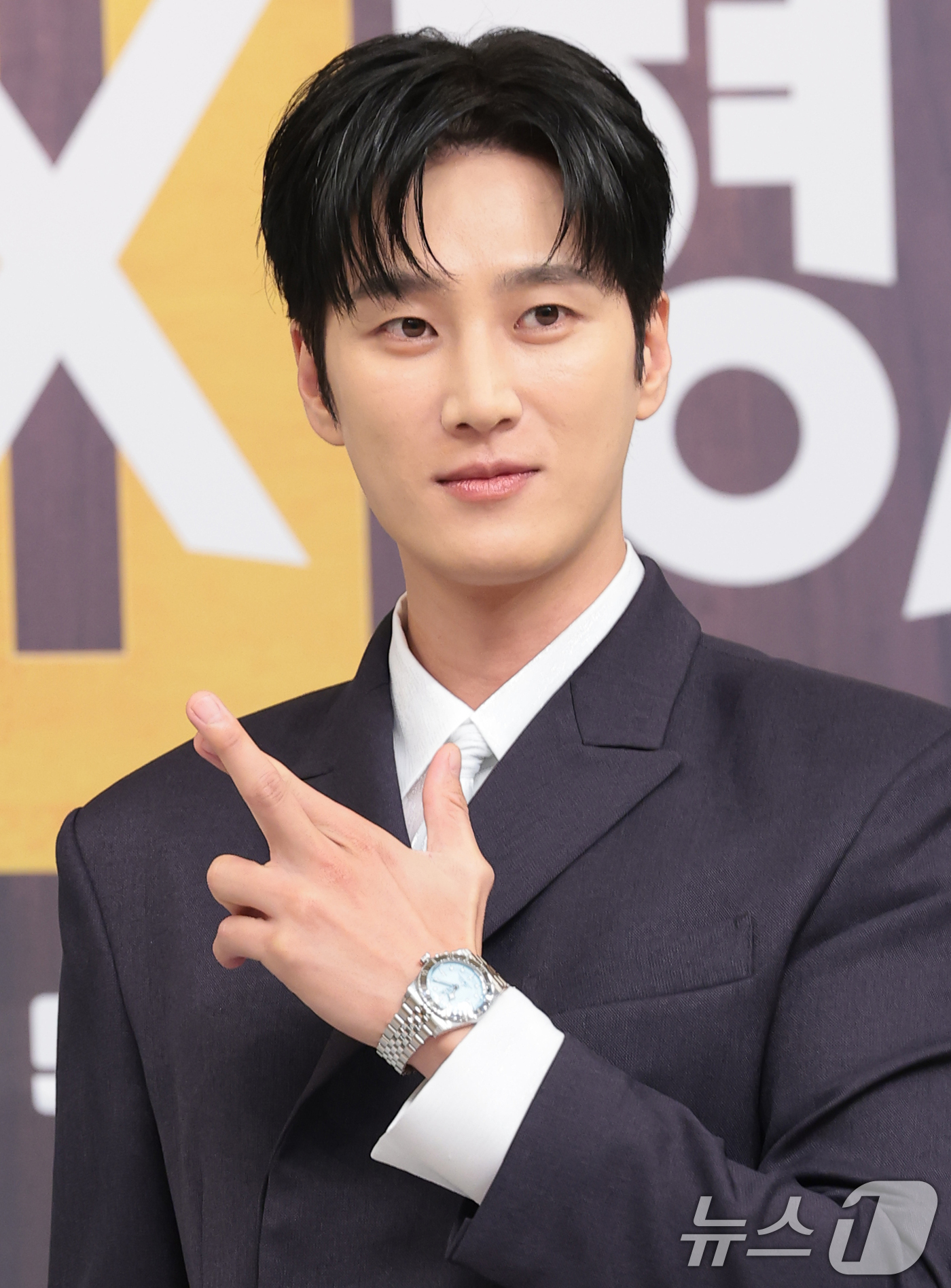 (서울=뉴스1) 권현진 기자 = 배우 안보현이 4일 서울 양천구 SBS에서 열린 SBS 새 금토드라마 '재벌X형사2' 제작발표회에 참석해 포즈를 취하고 있다.'재벌X형사2'는 수사 …