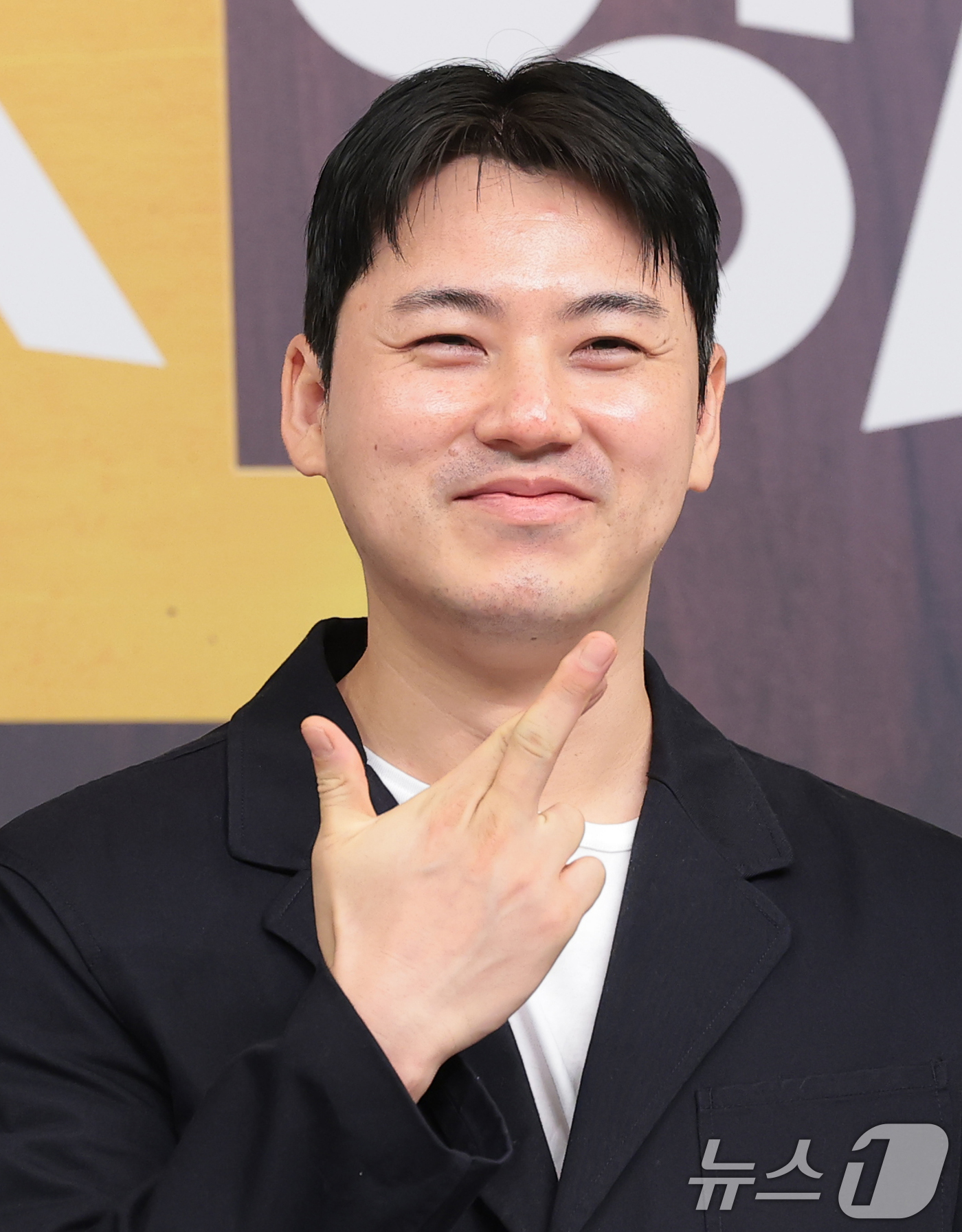 (서울=뉴스1) 권현진 기자 = 김재홍 감독이 4일 서울 양천구 SBS에서 열린 SBS 새 금토드라마 '재벌X형사2' 제작발표회에서 포즈를 취하고 있다.'재벌X형사2'는 수사가 막 …