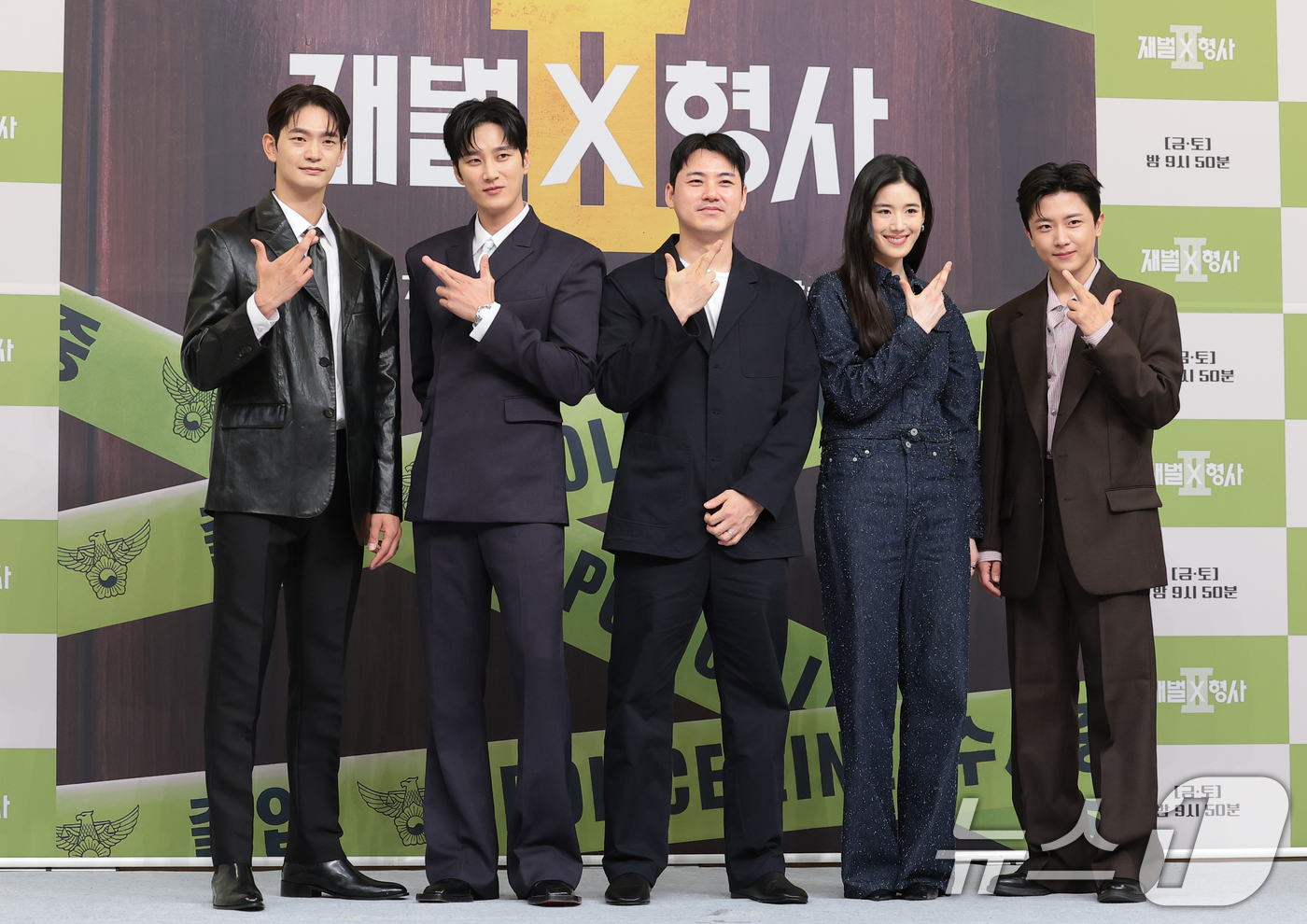 (서울=뉴스1) 권현진 기자 = 배우 강상준(왼쪽부터)과 안보현, 김재홍 감독, 정은채, 김신비가 4일 서울 양천구 SBS에서 열린 SBS 새 금토드라마 '재벌X형사2' 제작발표회 …