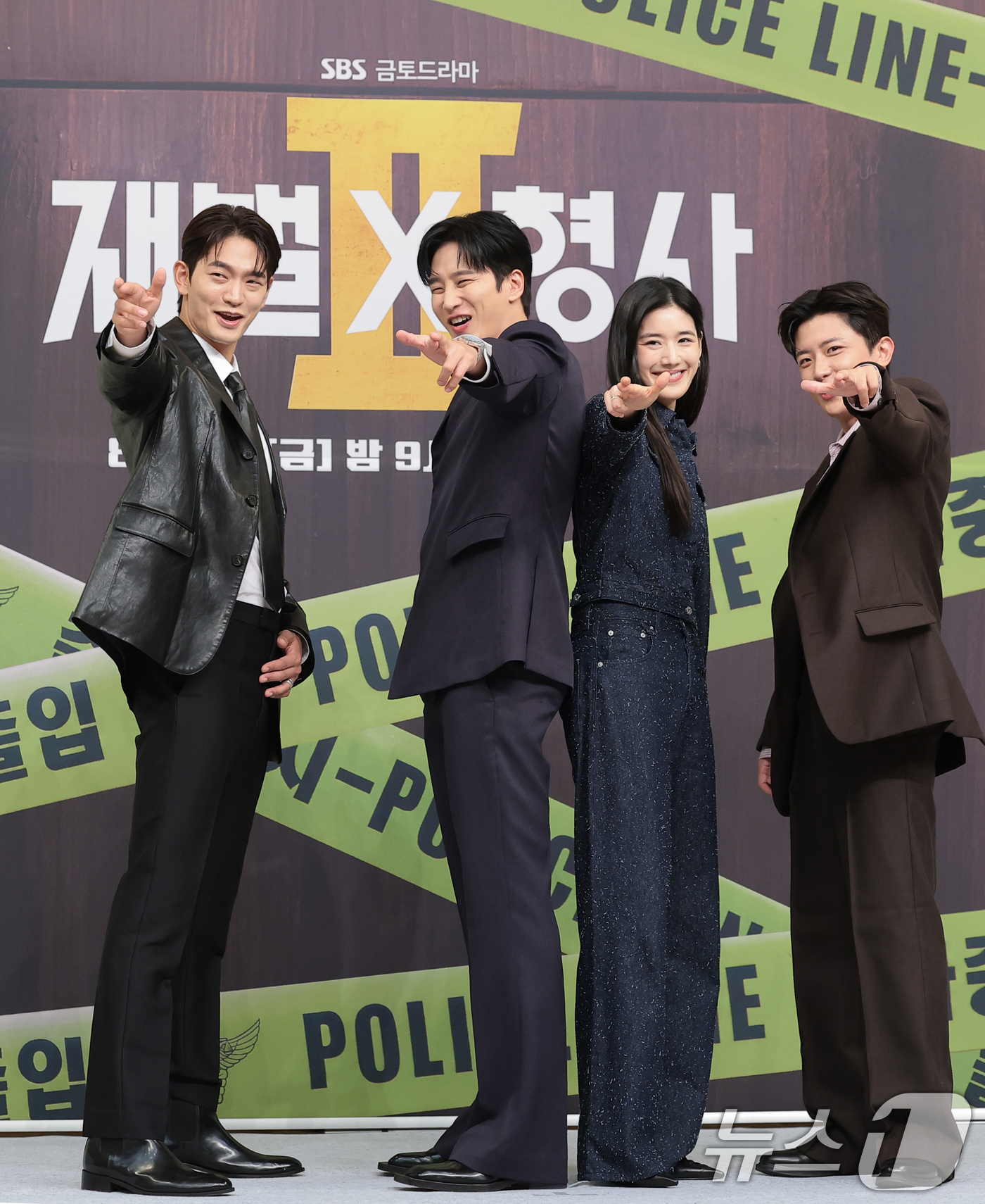 (서울=뉴스1) 권현진 기자 = 배우 강상준(왼쪽부터)과 안보현, 정은채, 김신비가 4일 서울 양천구 SBS에서 열린 SBS 새 금토드라마 '재벌X형사2' 제작발표회에서 포즈를 취 …