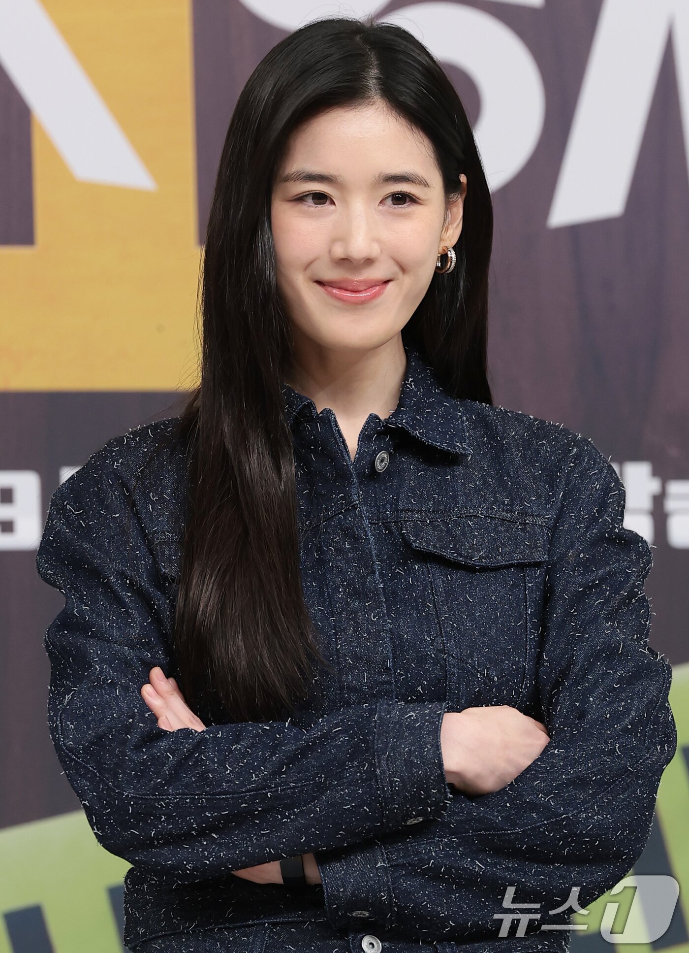 본문 이미지 - 배우 정은채가 4일 서울 양천구 SBS에서 열린 SBS 새 금토드라마 '재벌X형사2' 제작발표회에서 포즈를 취하고 있다. '재벌X형사2'는 수사가 막히면 재력으로 판을 뒤집는 재벌형사 진이수(안보현 분)와 새 팀장 주혜라(정은채 분)의 돈발 날리는 유쾌·상쾌·통쾌 사이다 공조 수사극이다. 2026.8.4 ⓒ 뉴스1 권현진 기자