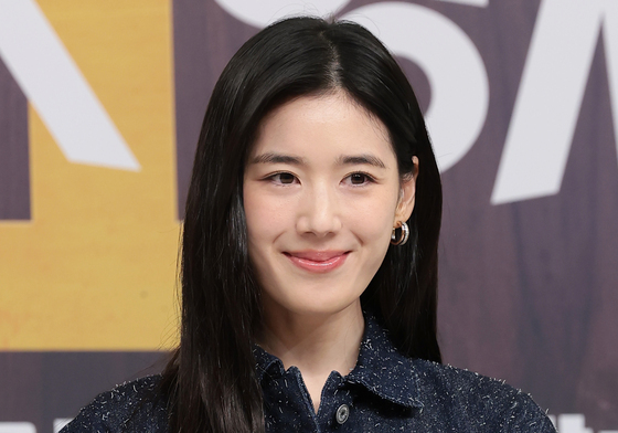 정은채, 부드러운 미소