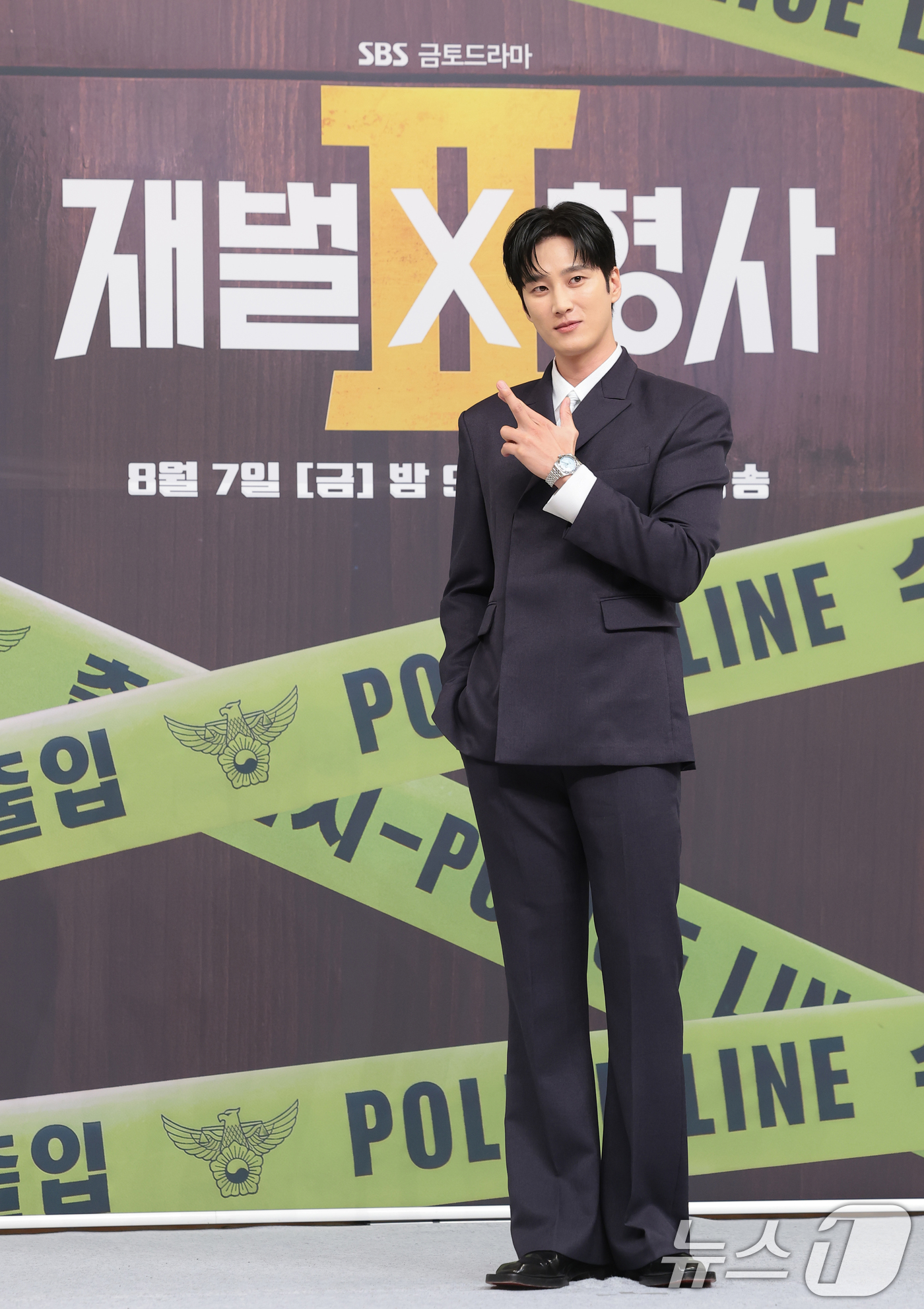(서울=뉴스1) 권현진 기자 = 배우 안보현이 4일 서울 양천구 SBS에서 열린 SBS 새 금토드라마 '재벌X형사2' 제작발표회에서 포즈를 취하고 있다.'재벌X형사2'는 수사가 막 …