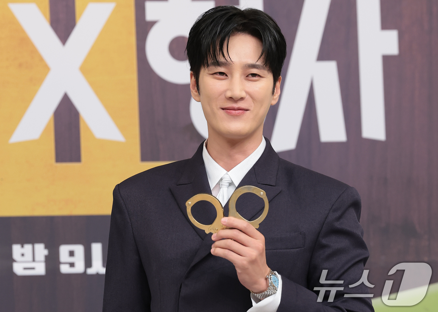 (서울=뉴스1) 권현진 기자 = 배우 안보현이 4일 서울 양천구 SBS에서 열린 SBS 새 금토드라마 '재벌X형사2' 제작발표회에서 포즈를 취하고 있다.'재벌X형사2'는 수사가 막 …