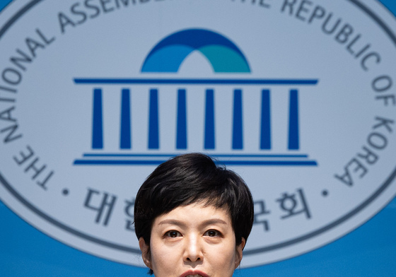 선관위 투표율 조작 지역 추가 확인 기자회견하는 김은혜 의원