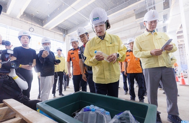 추미애 "폭염중대경보, 생명 위협 최고 경고…위험시간 야외작업 중지"