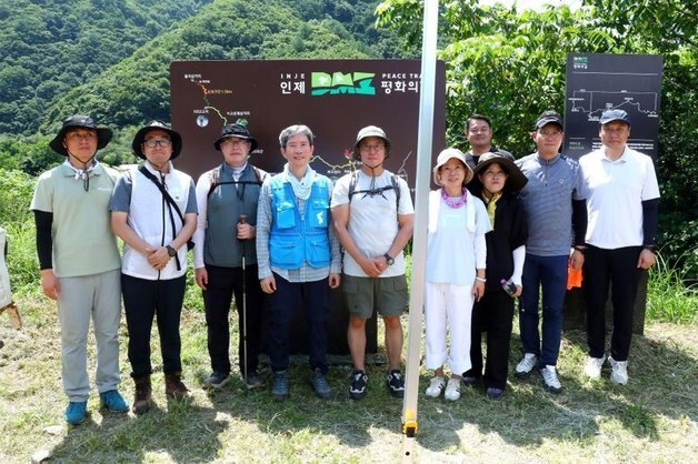 13일 간 고성에서 파주까지…평화 향해 DMZ따라 걷는 50인